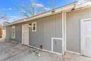 featured image of 827 W Rosewood Ave Apt 6 #6