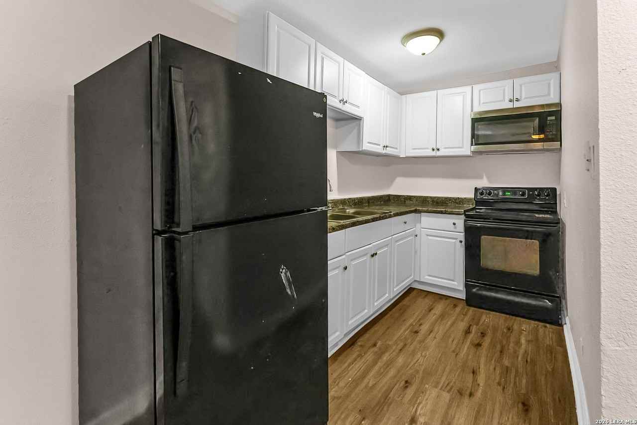 827 W Rosewood Ave Apt 6 #6 - Photo 4 of 15