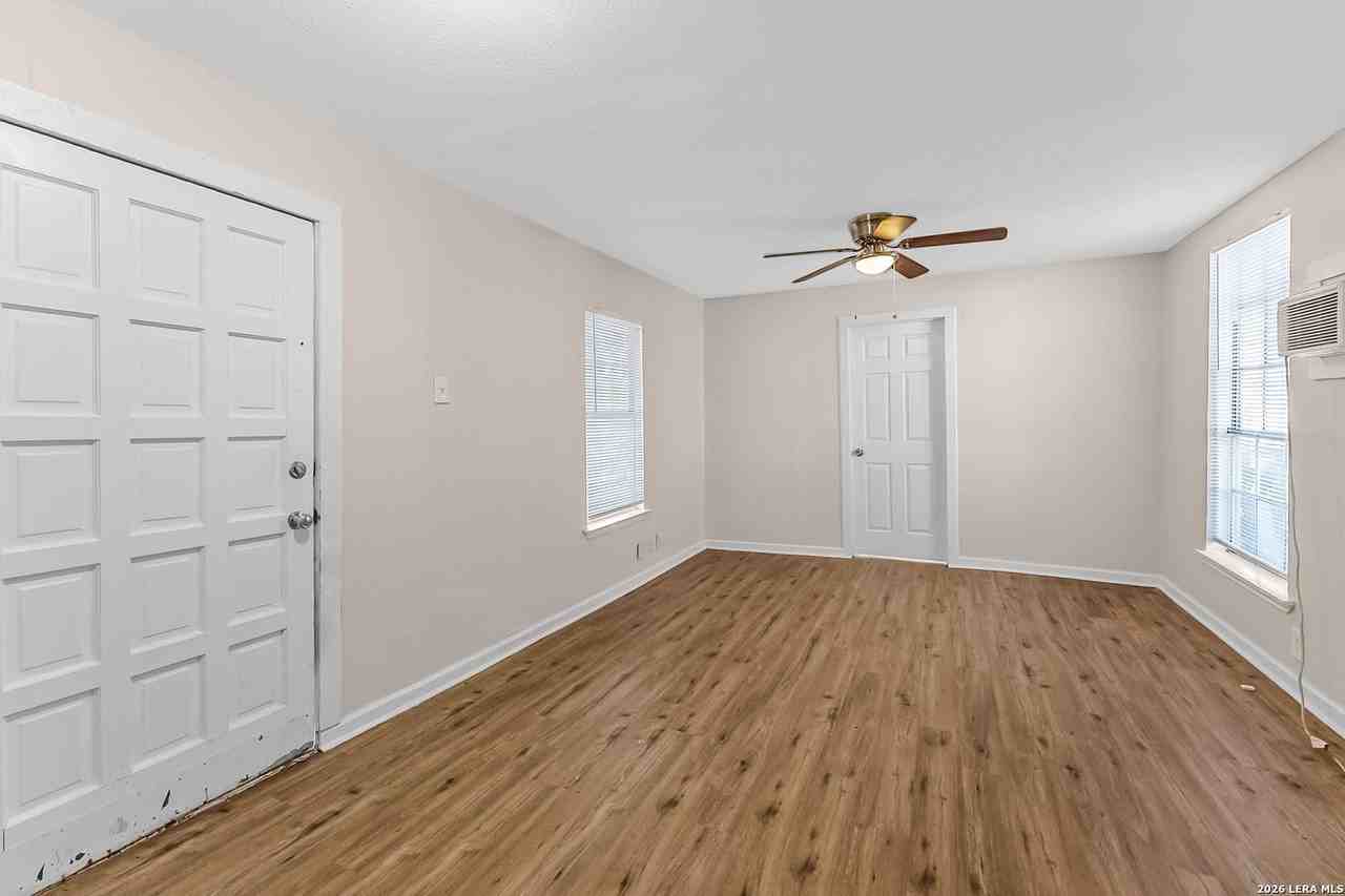 827 W Rosewood Ave Apt 6 #6 - Photo 6 of 15