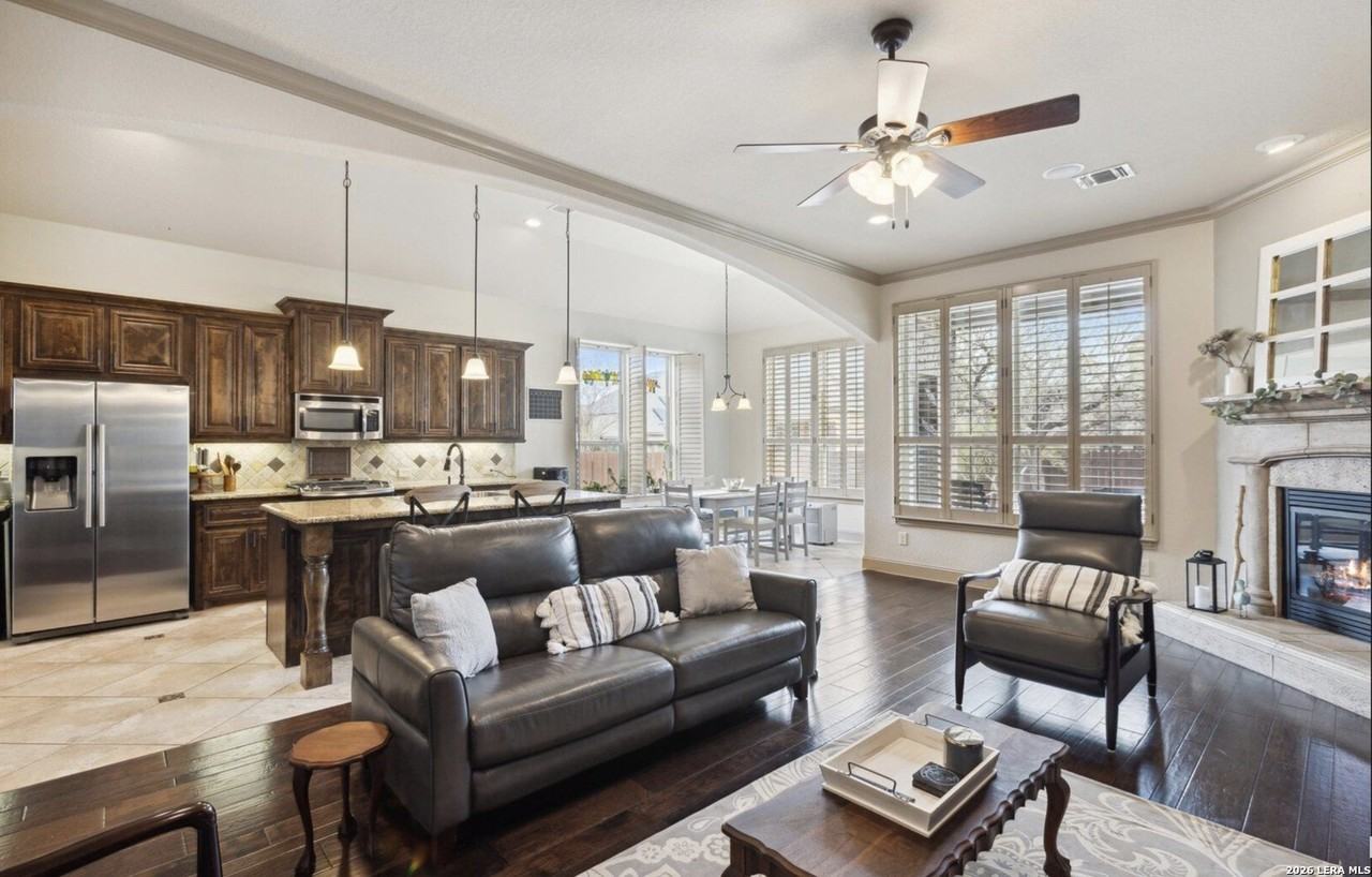 504 Montessa Park - Photo 4 of 23