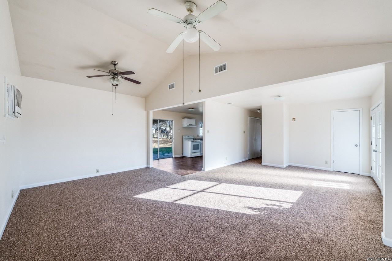 827 Horseshoe Trl - Photo 2 of 12