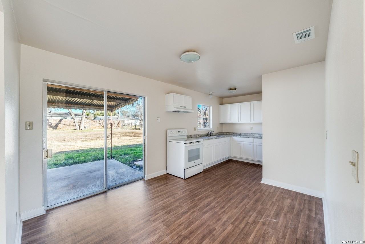 827 Horseshoe Trl - Photo 4 of 12