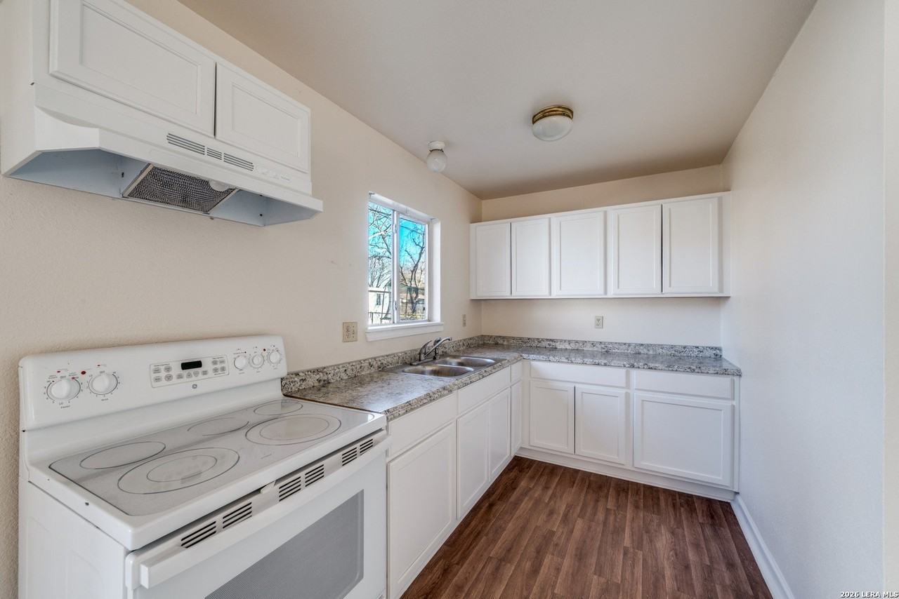 827 Horseshoe Trl - Photo 5 of 12