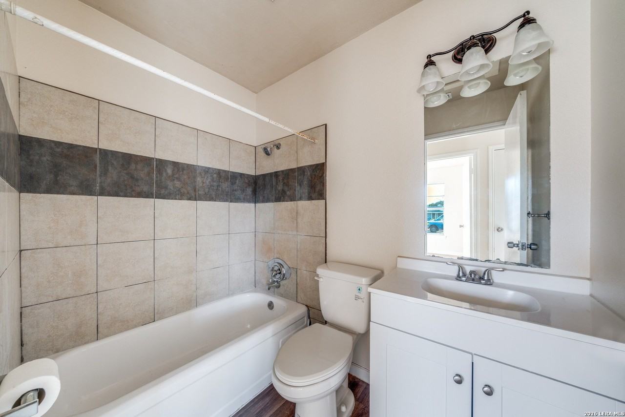 827 Horseshoe Trl - Photo 6 of 12