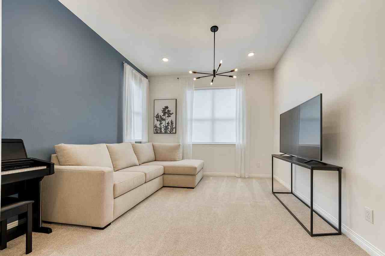 26414 Valencia Way - Photo 4 of 13