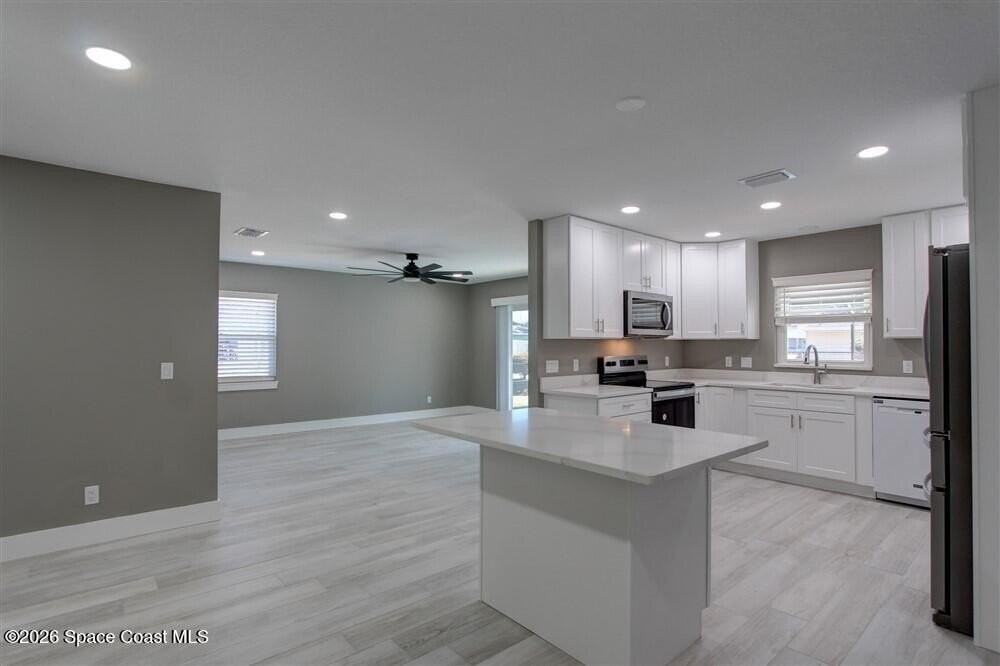 983 Beechfern Ln - Photo 2 of 34