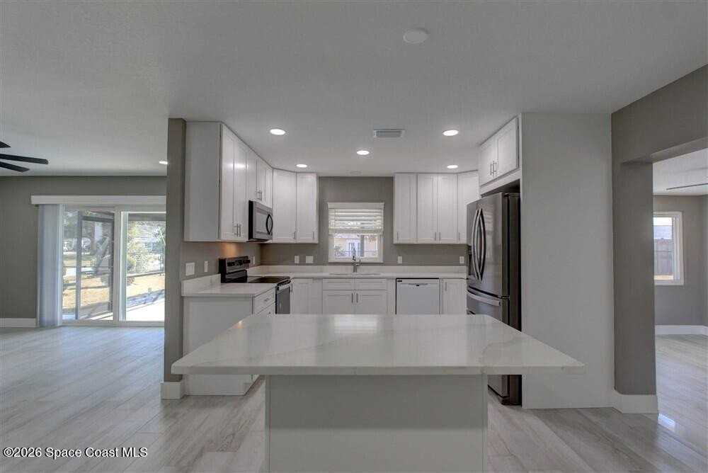 983 Beechfern Ln - Photo 4 of 34