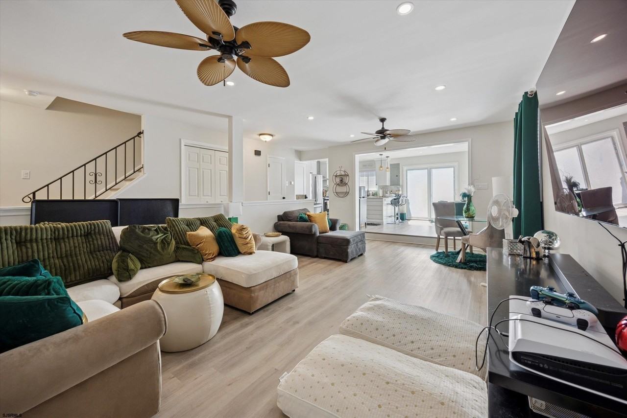 604 N Victoria Ave - Photo 4 of 15