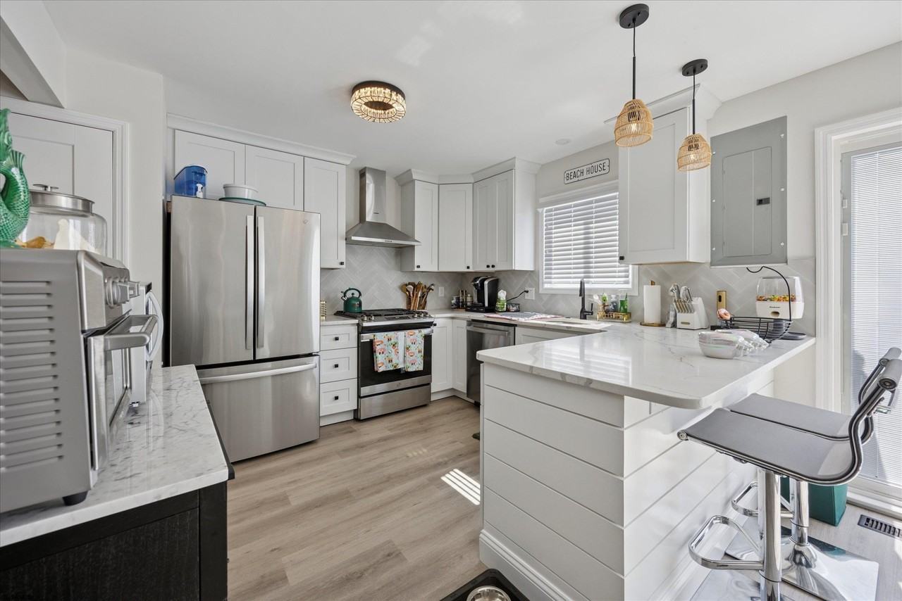 604 N Victoria Ave - Photo 6 of 15