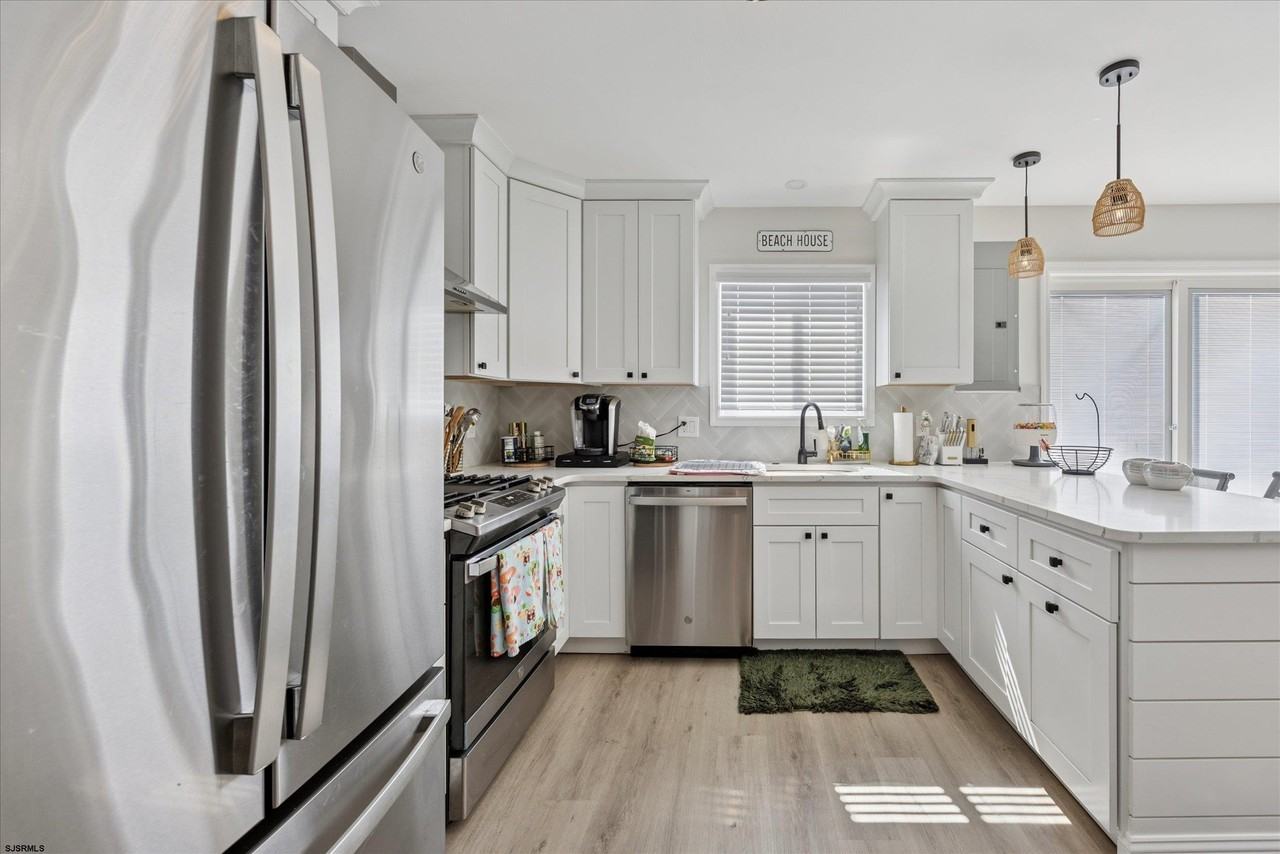 604 N Victoria Ave - Photo 7 of 15