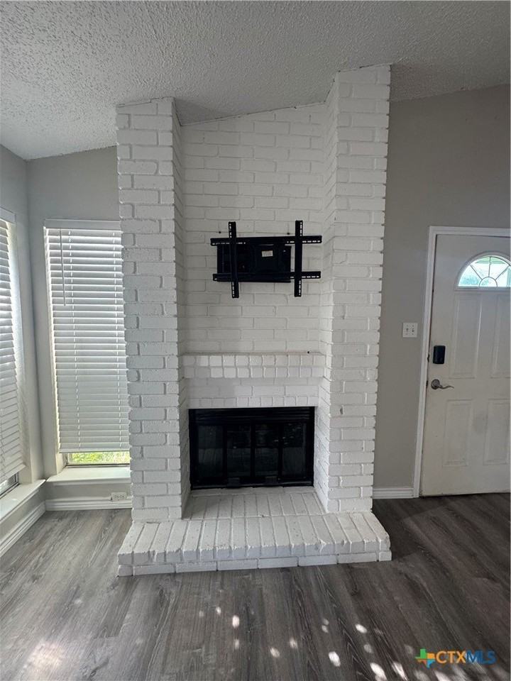 2810 Daniel Boone Trl - Photo 3 of 18