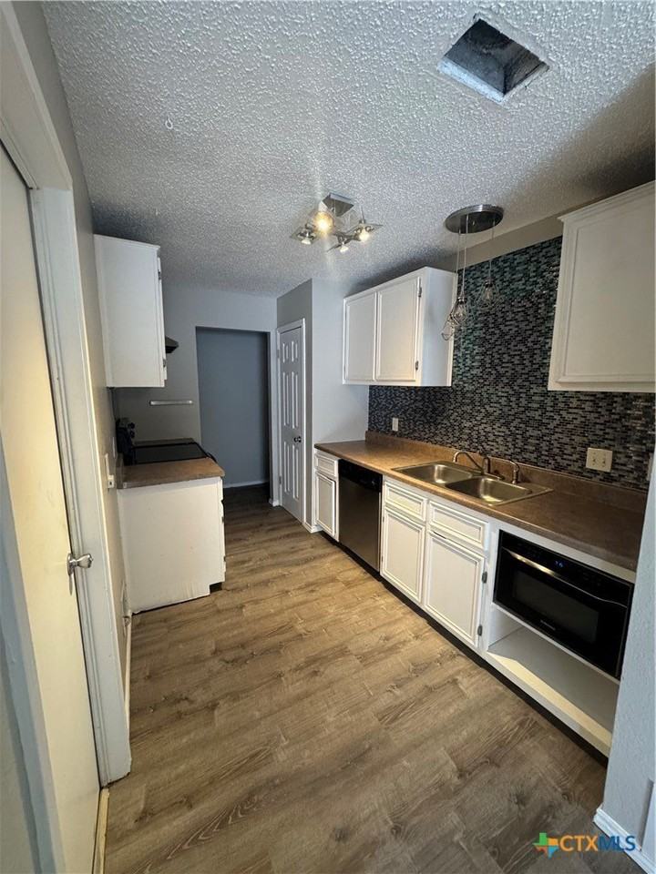 2810 Daniel Boone Trl - Photo 5 of 18