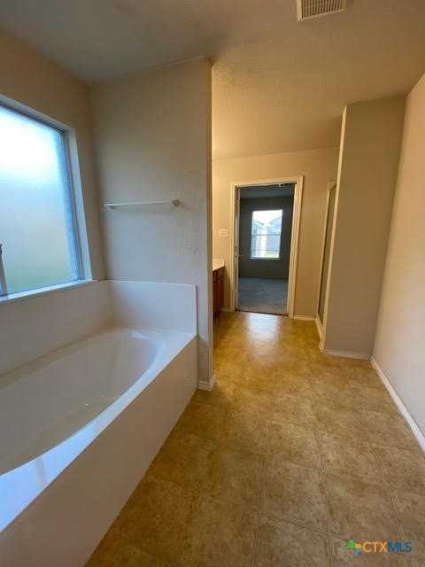 5004 Sydney Harbour Ct - Photo 5 of 12