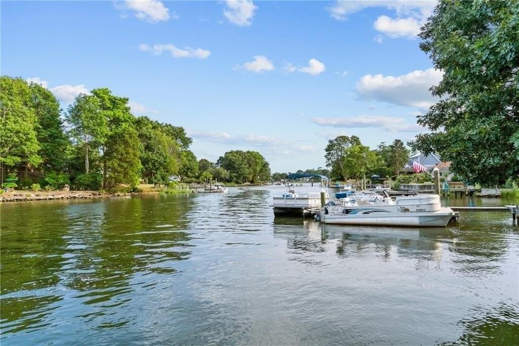 93 Riverside Dr - Photo 2 of 39