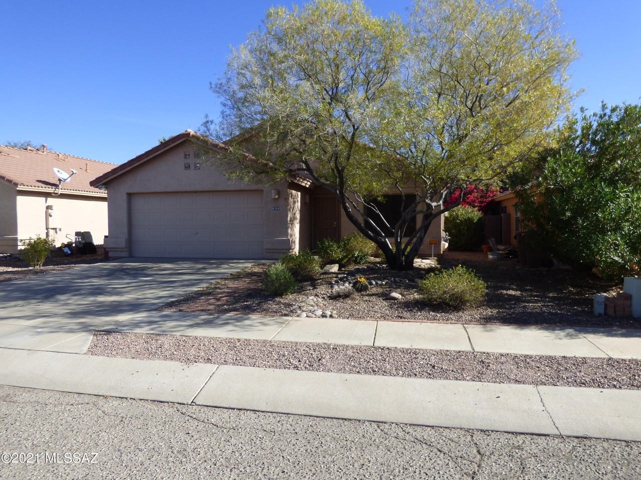 8704 N Frampton Pl - Photo 2 of 26