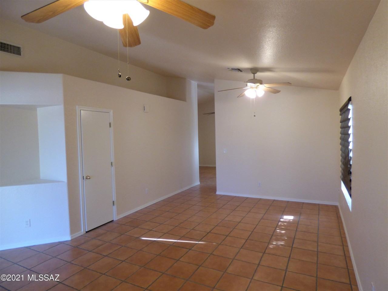 8704 N Frampton Pl - Photo 4 of 26