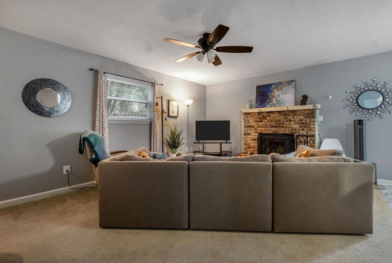 2815 Misty Garden Cir - Photo 2 of 28