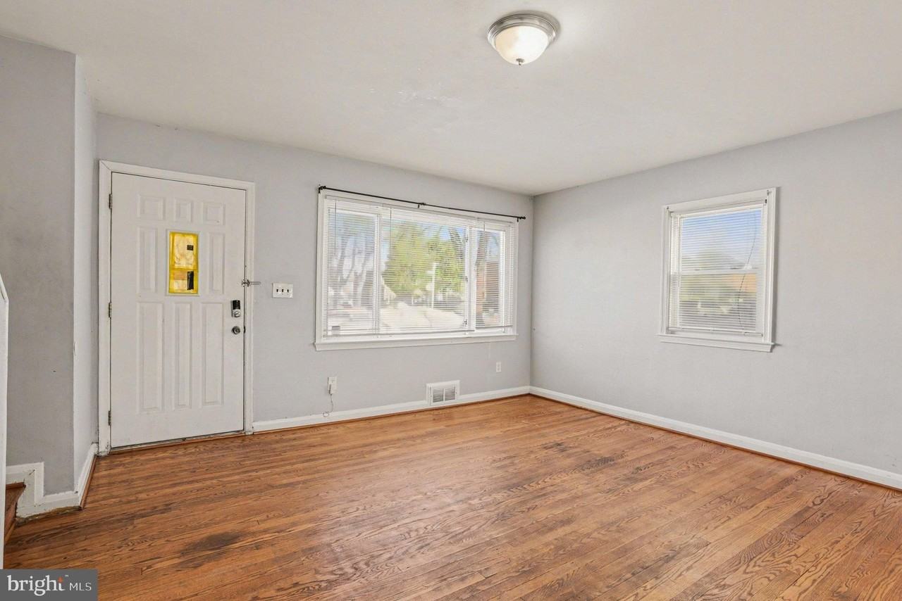 1123 Elbank Ave - Photo 4 of 36