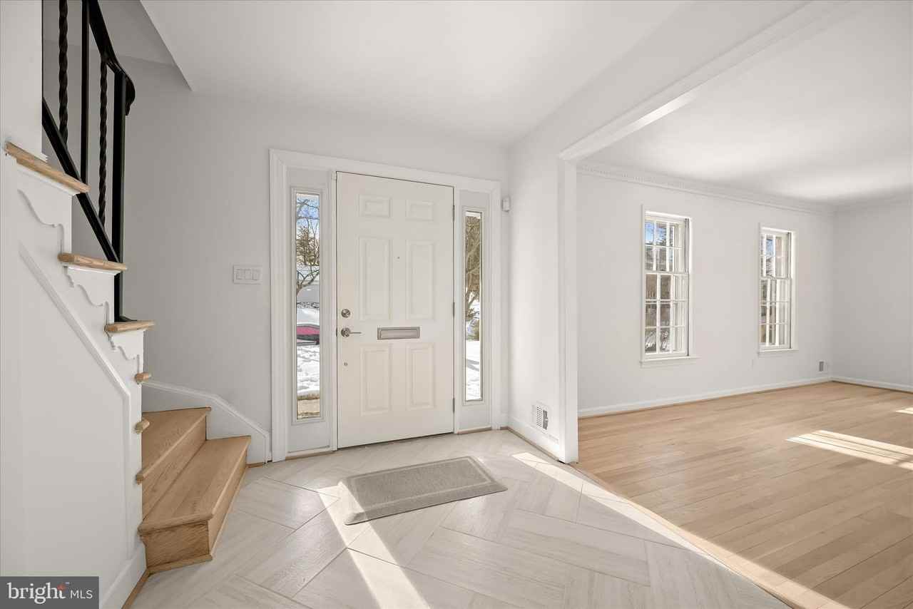 7507 Elmore Ln - Photo 7 of 50