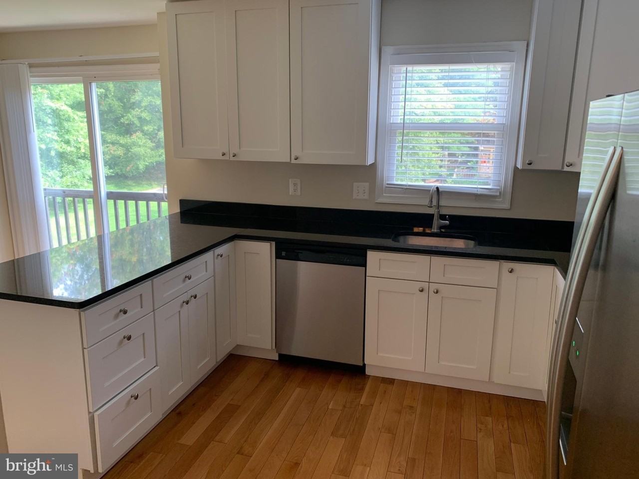 1569 Templeton Pl - Photo 4 of 44