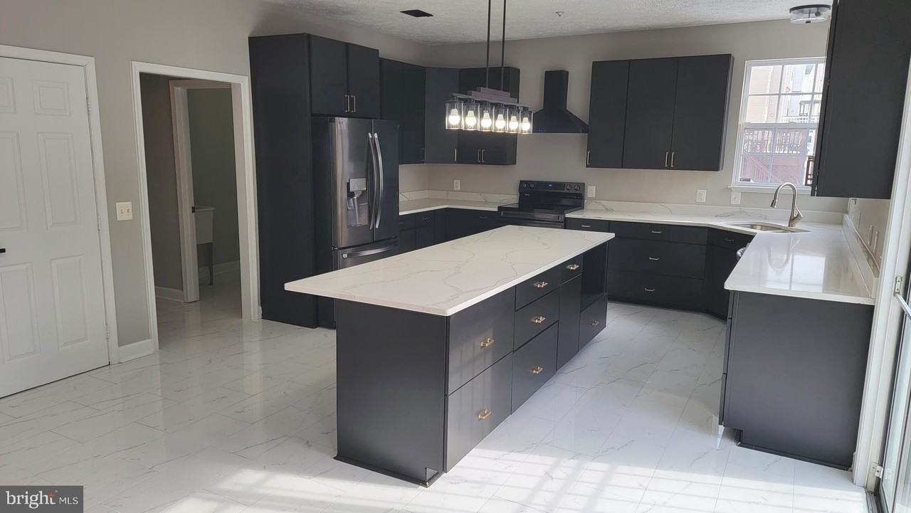 10011 Welshire Dr - Photo 2 of 35