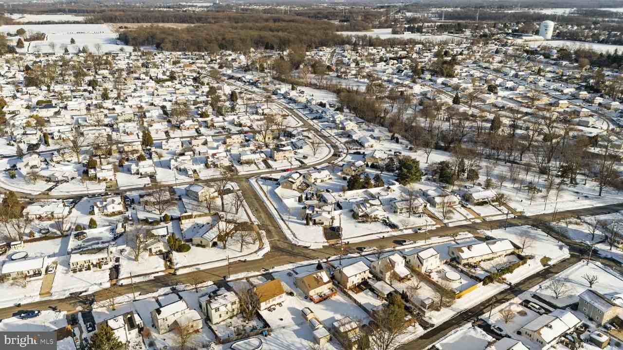 38 Vine Way - Photo 4 of 50