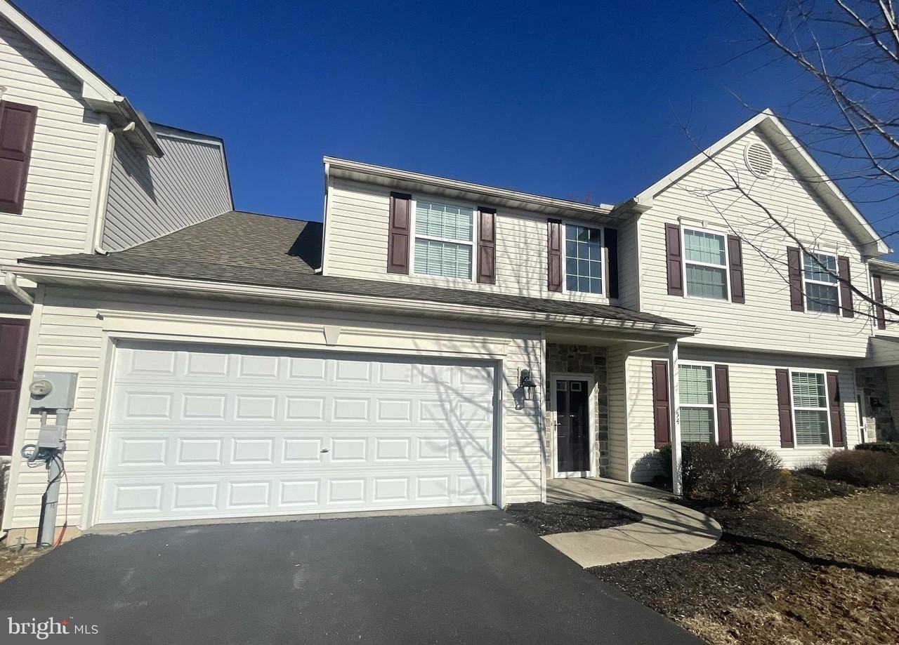 54 Colin Ct - Photo 2 of 28