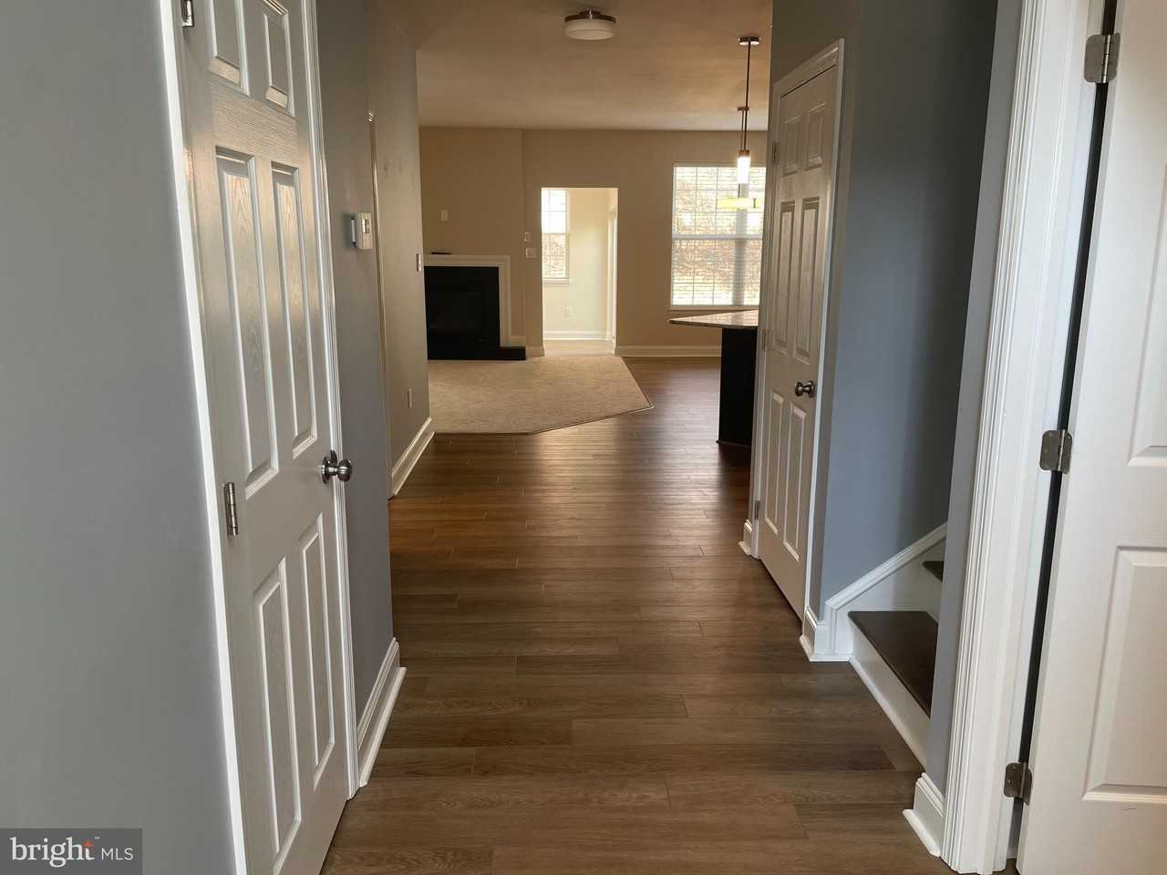 54 Colin Ct - Photo 3 of 28