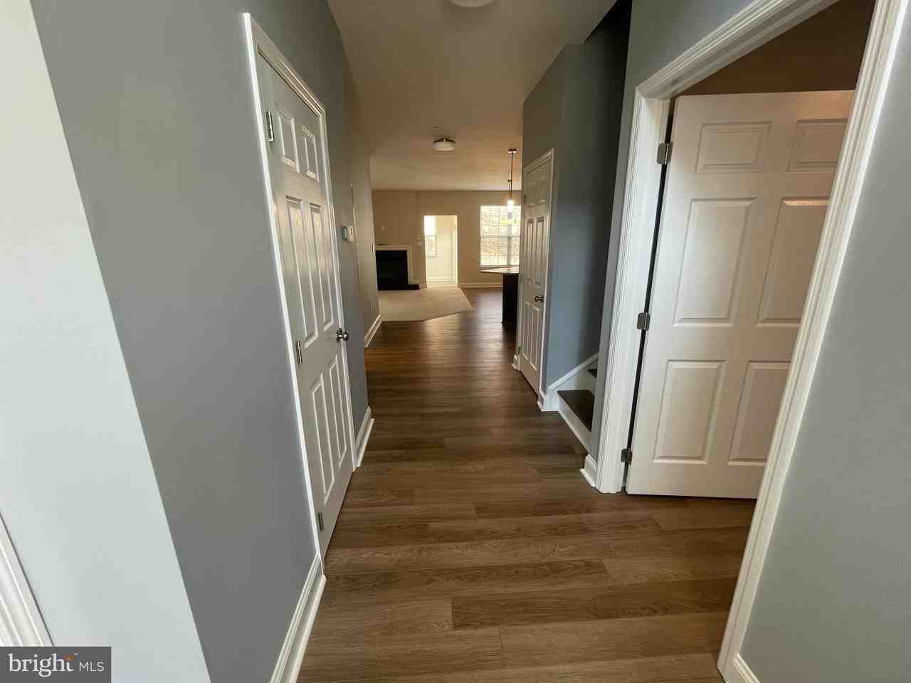 54 Colin Ct - Photo 4 of 28