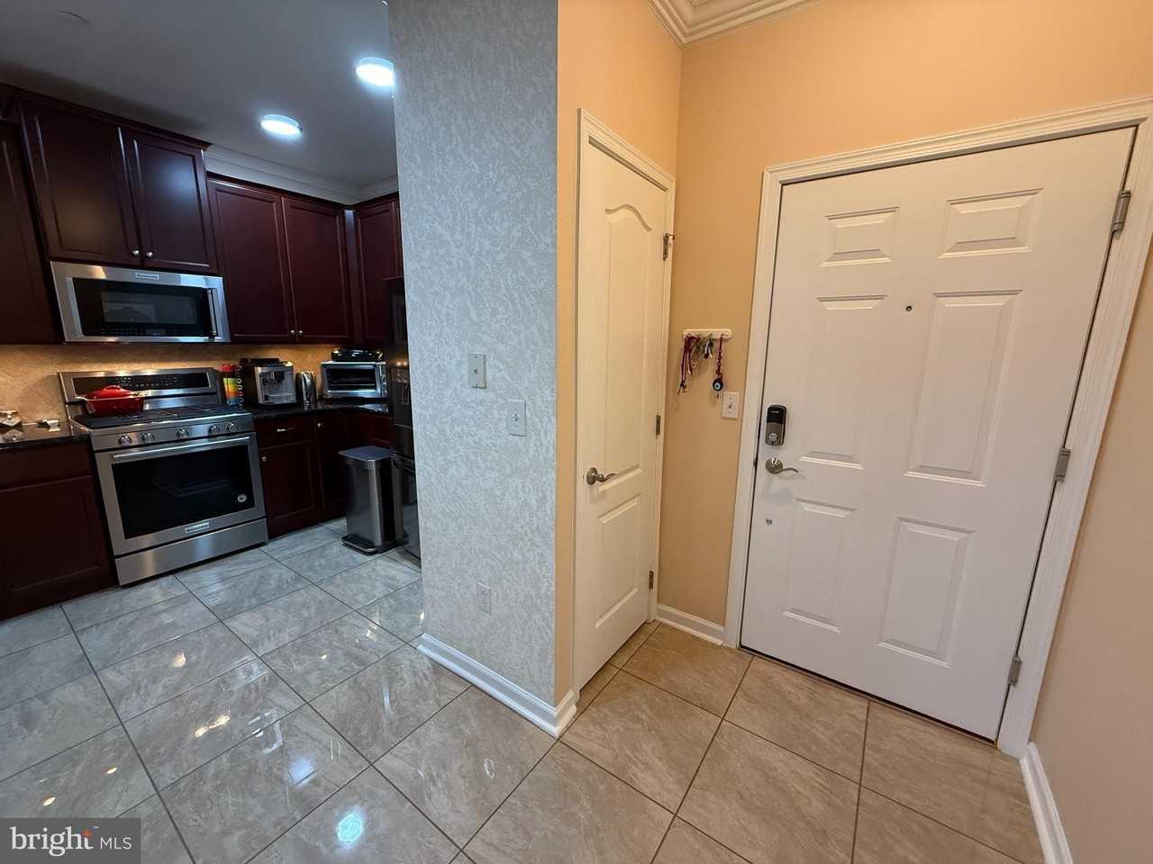 266 Carson Ter - Photo 3 of 50