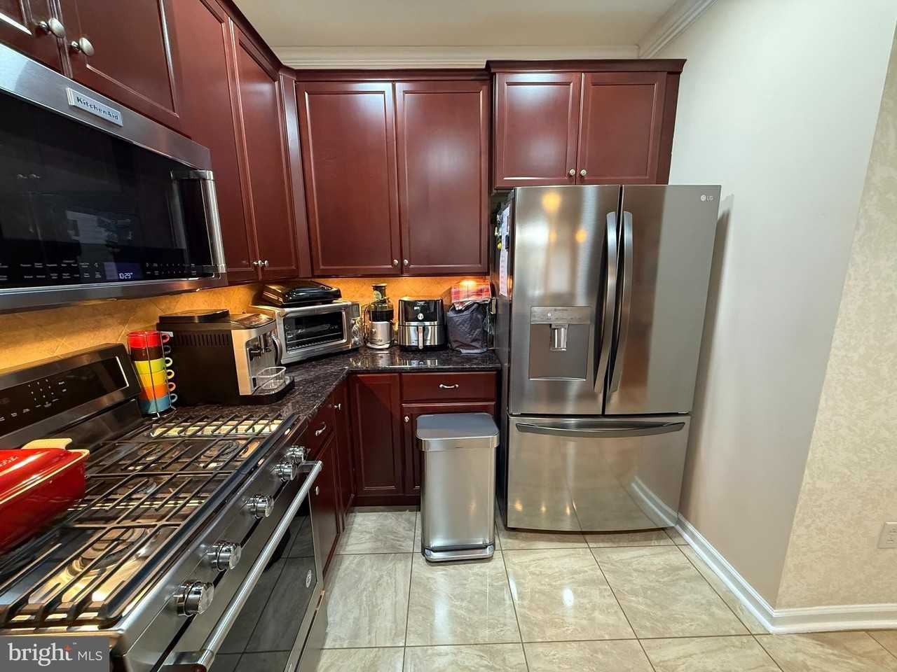 266 Carson Ter - Photo 7 of 50