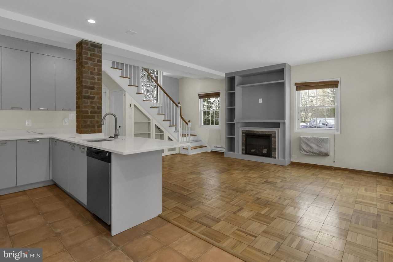 1400 Martha Custis Dr - Photo 5 of 44