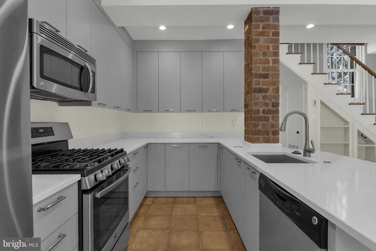 1400 Martha Custis Dr - Photo 7 of 44