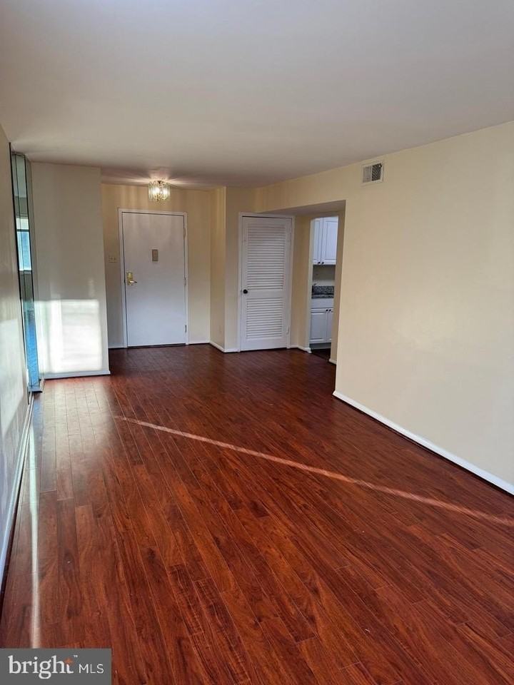 5340 Holmes Run Pkwy Unit 301 #301 - Photo 5 of 25