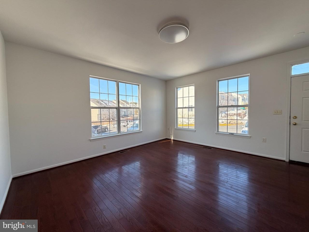 439 Ginkgo Ter Ne - Photo 6 of 32