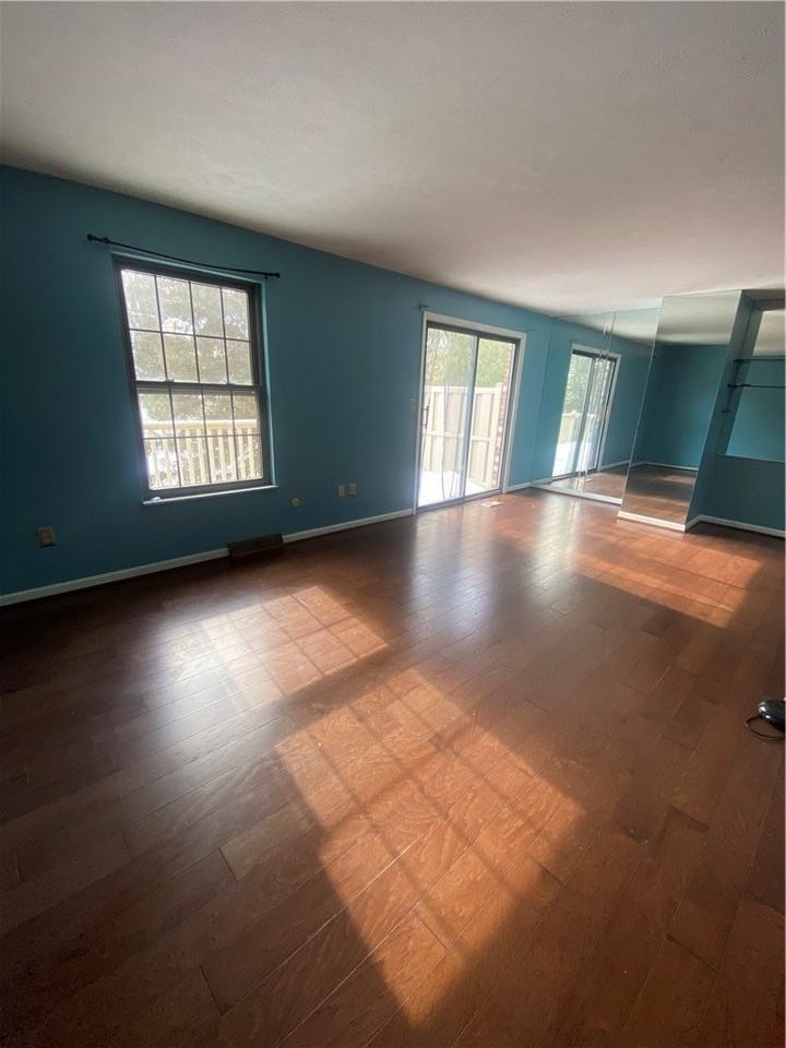 121 Glenwood Dr - Photo 3 of 32