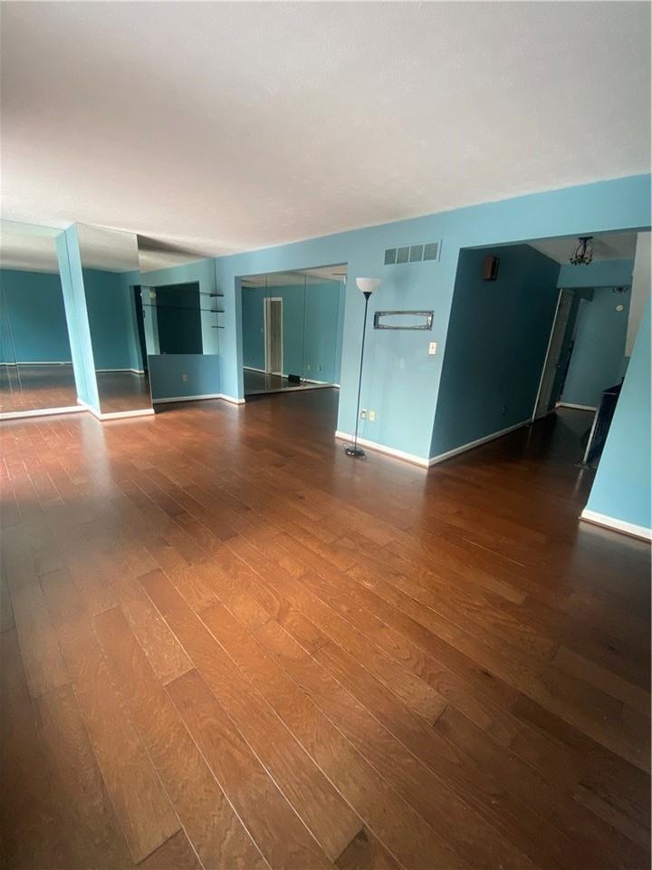 121 Glenwood Dr - Photo 5 of 32