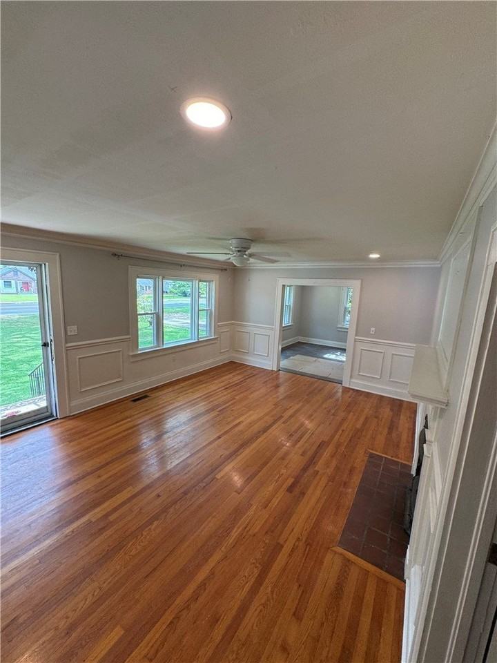 212 Whitehall Rd - Photo 2 of 11