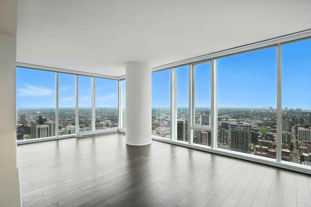 313 W Wolf Point Plz #1-2DEN - Photo 2 of 33