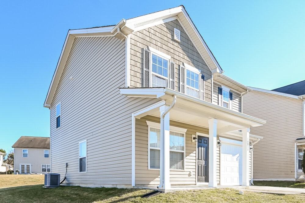 10811 Carstairs St - Photo 4 of 17