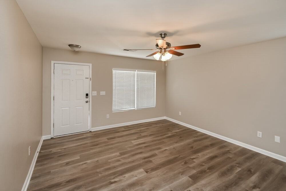 10811 Carstairs St - Photo 5 of 17