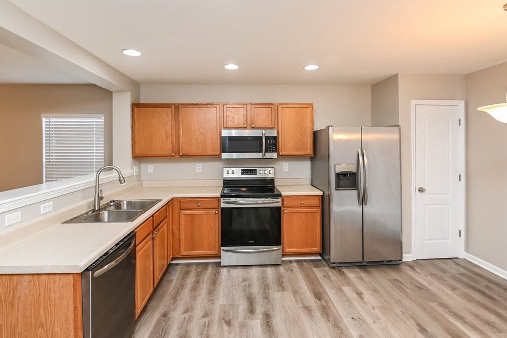 10811 Carstairs St - Photo 7 of 17