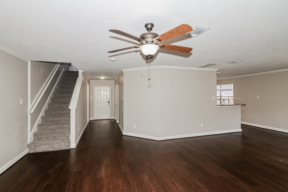 6407 Crim Ct - Photo 5 of 17