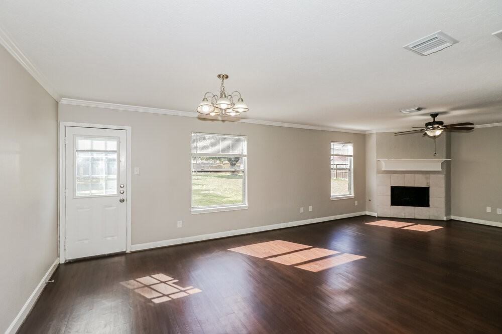 6407 Crim Ct - Photo 6 of 17