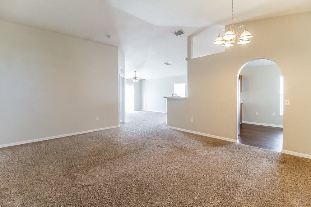 433 Hammerstone Ave - Photo 4 of 16