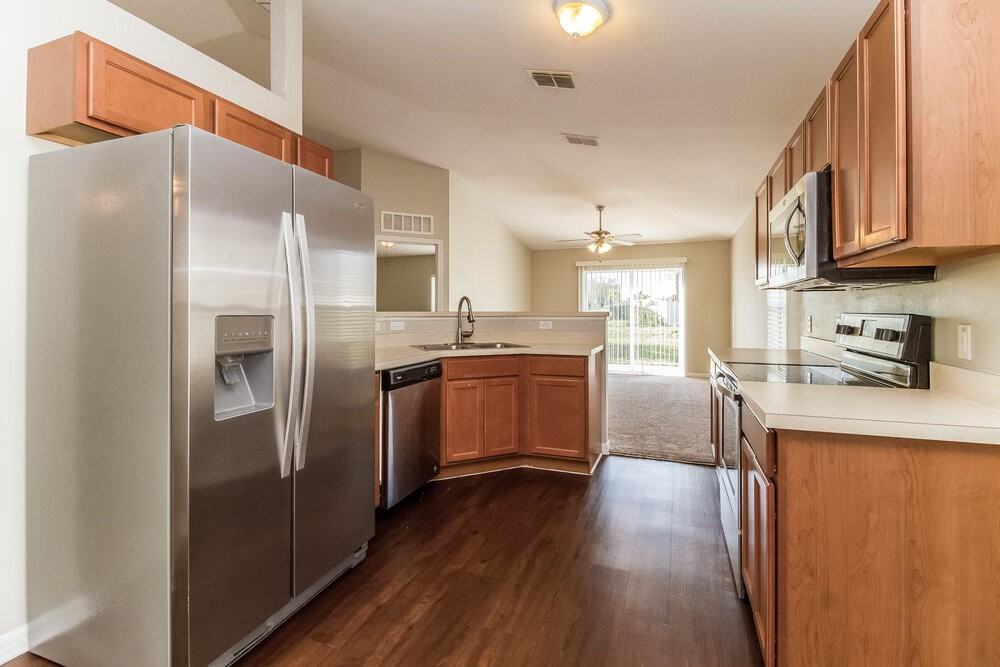 433 Hammerstone Ave - Photo 5 of 16