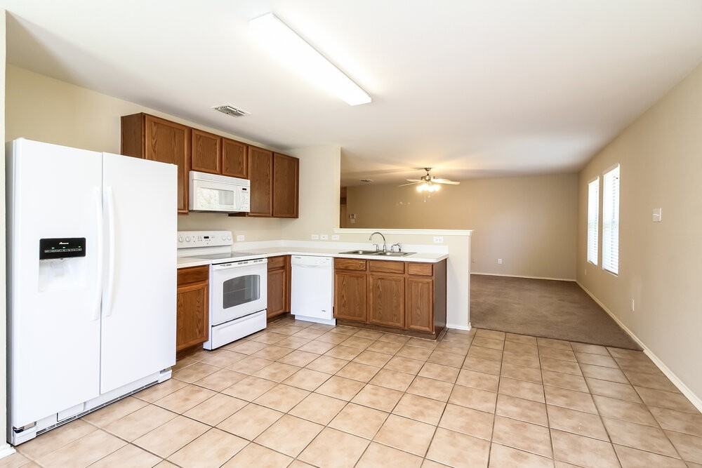 1017 Maidenhair Ln - Photo 4 of 17