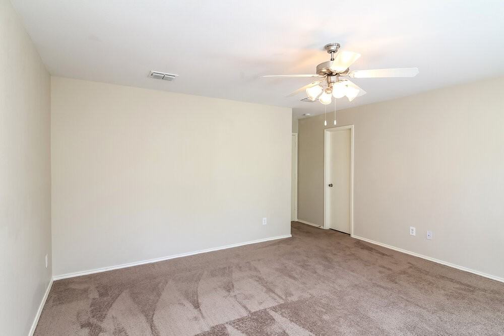 1017 Maidenhair Ln - Photo 7 of 17