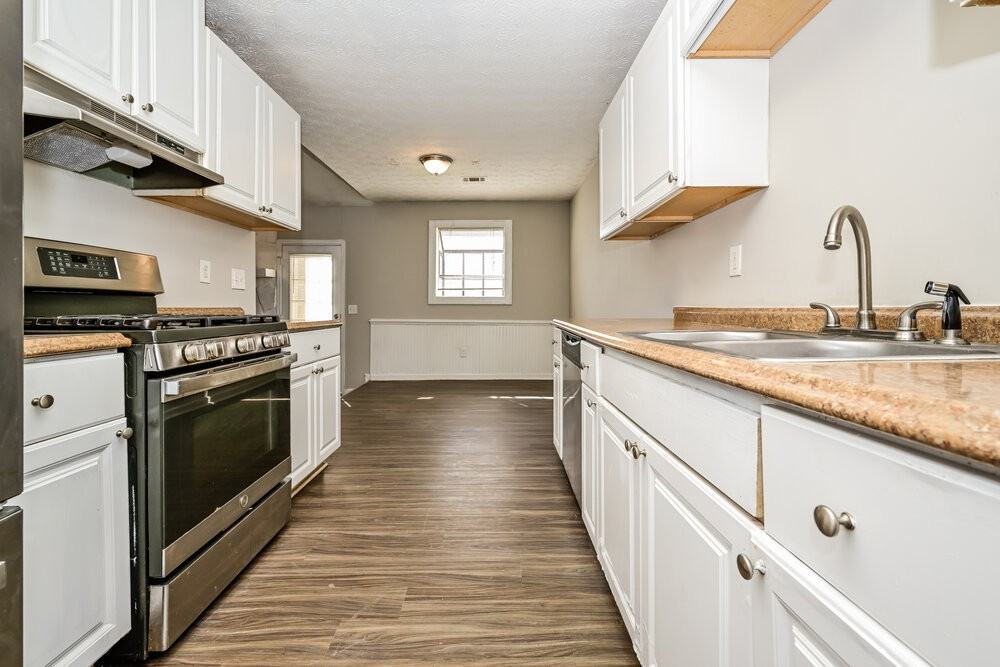 3835 Charlotte Dr - Photo 5 of 16