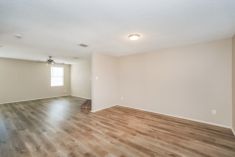 1808 Lariat Dr - Photo 4 of 17